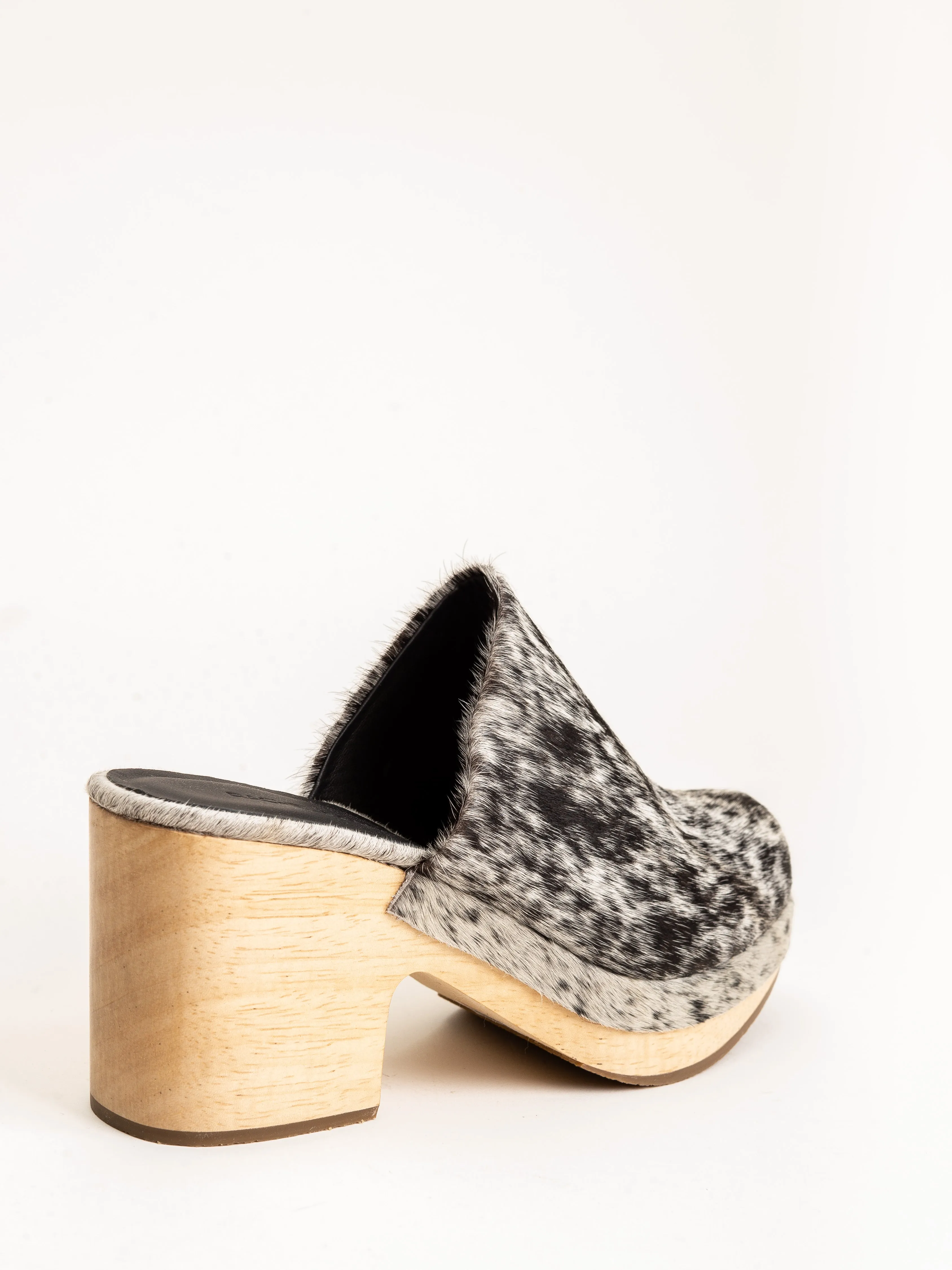 bose clog - black & white haircalf