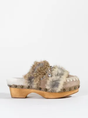 clog with rabbit trim