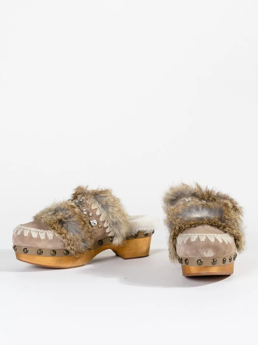clog with rabbit trim