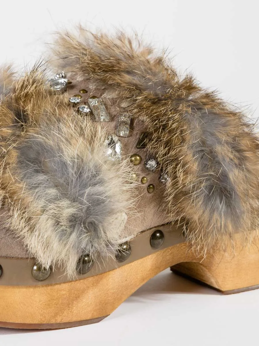 clog with rabbit trim