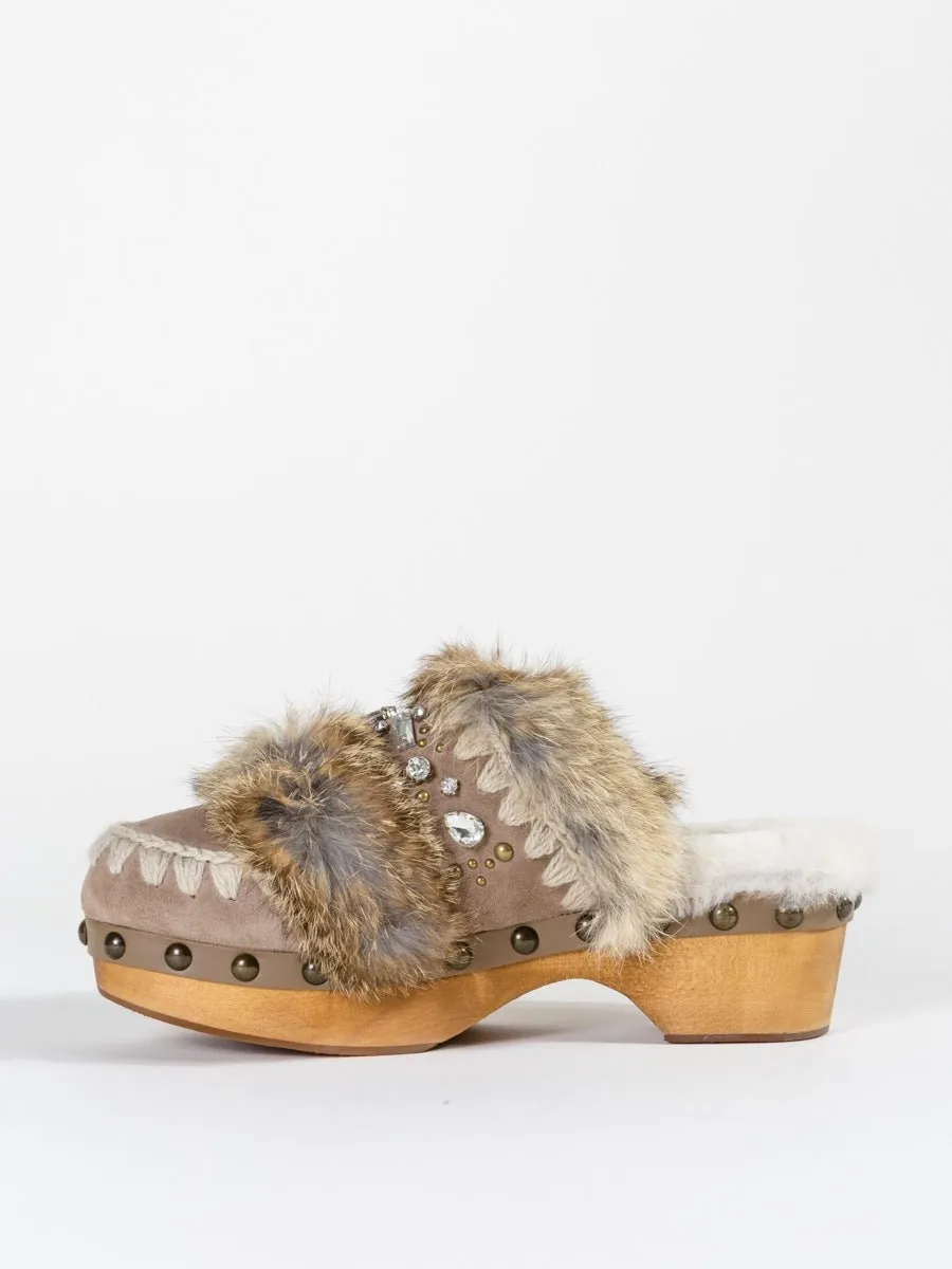 clog with rabbit trim