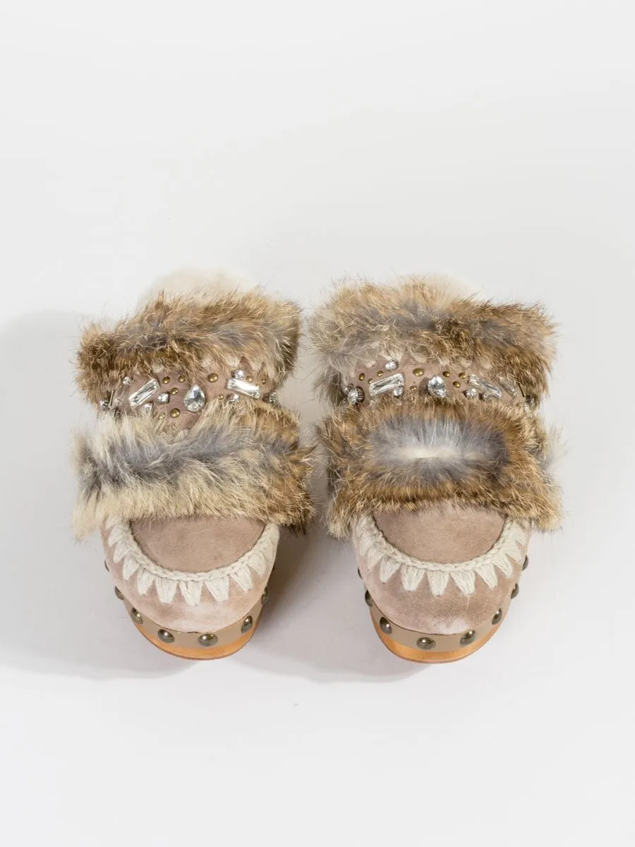 clog with rabbit trim