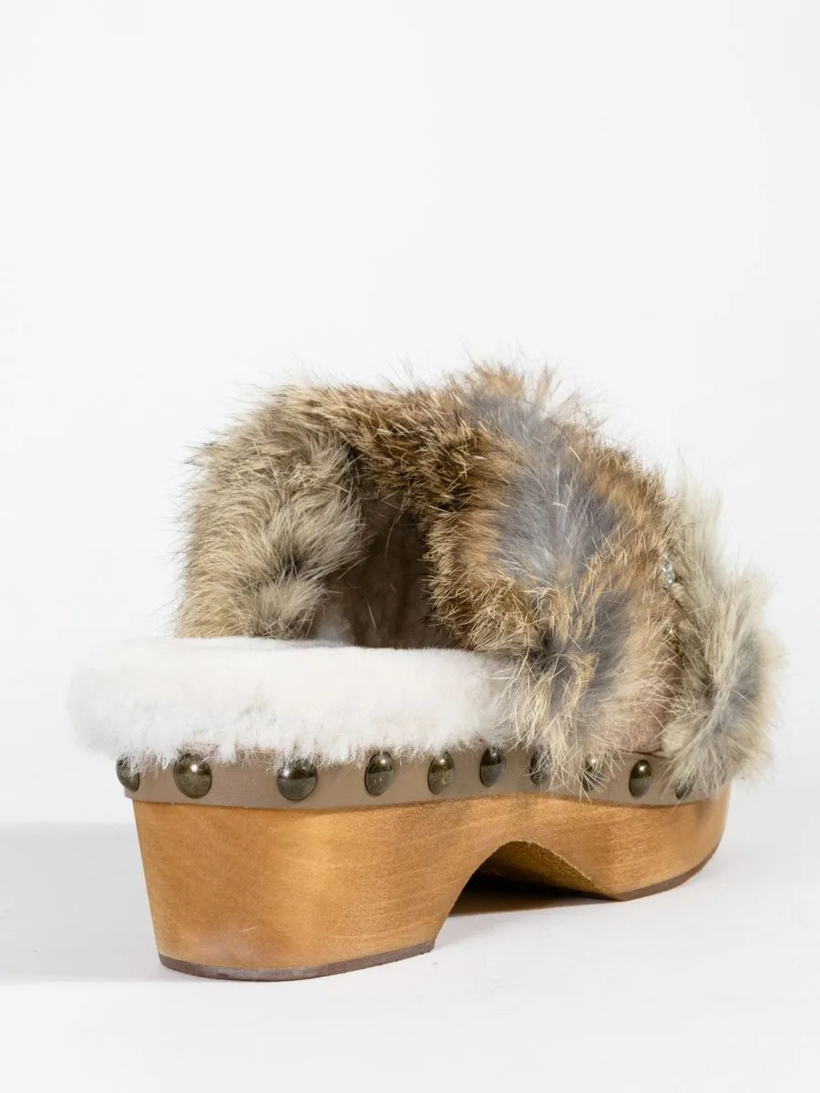 clog with rabbit trim