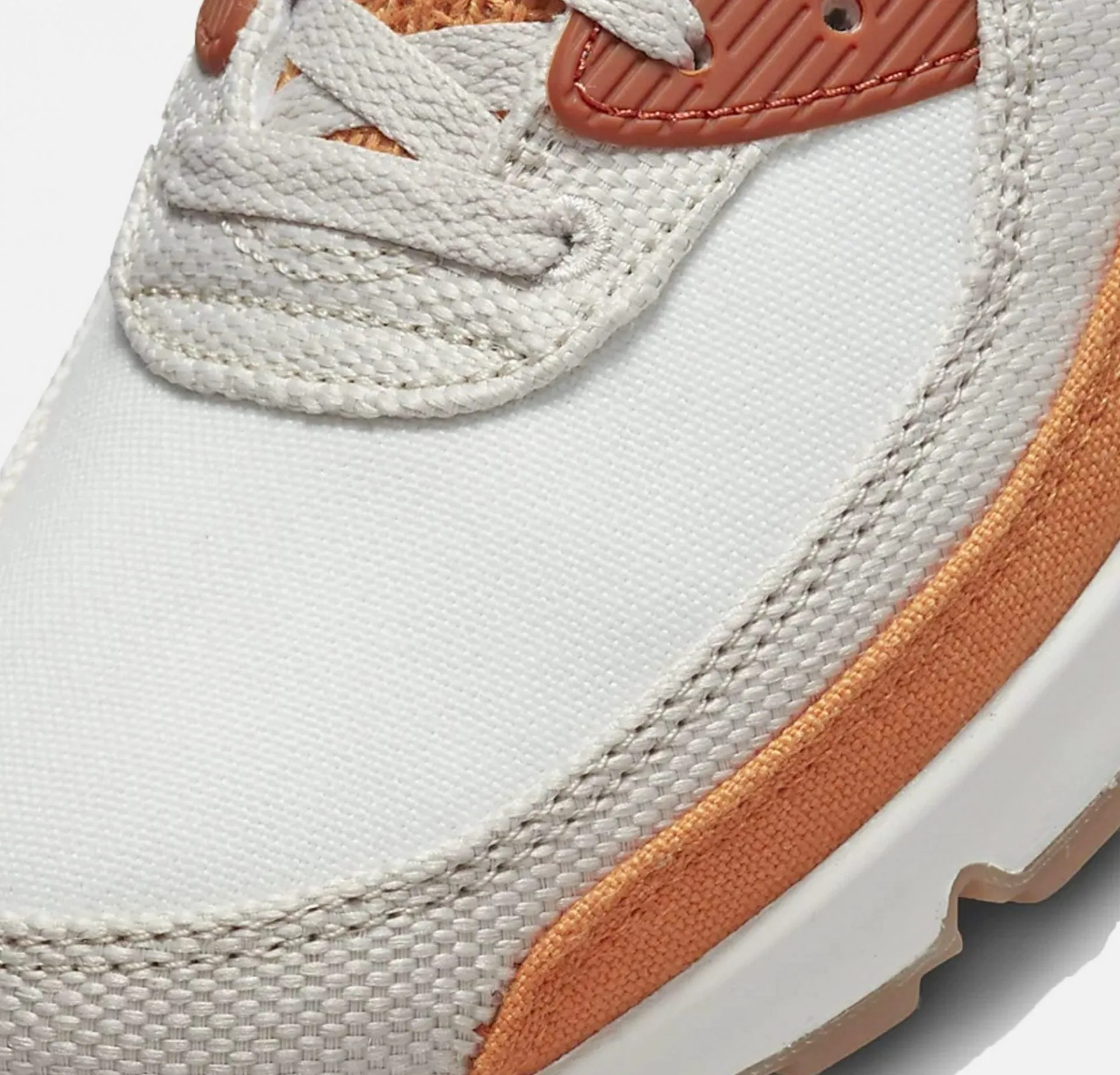 Nike | AIR MAX 90 SE  { SAIL / LIGHT OREWOOD BROWN