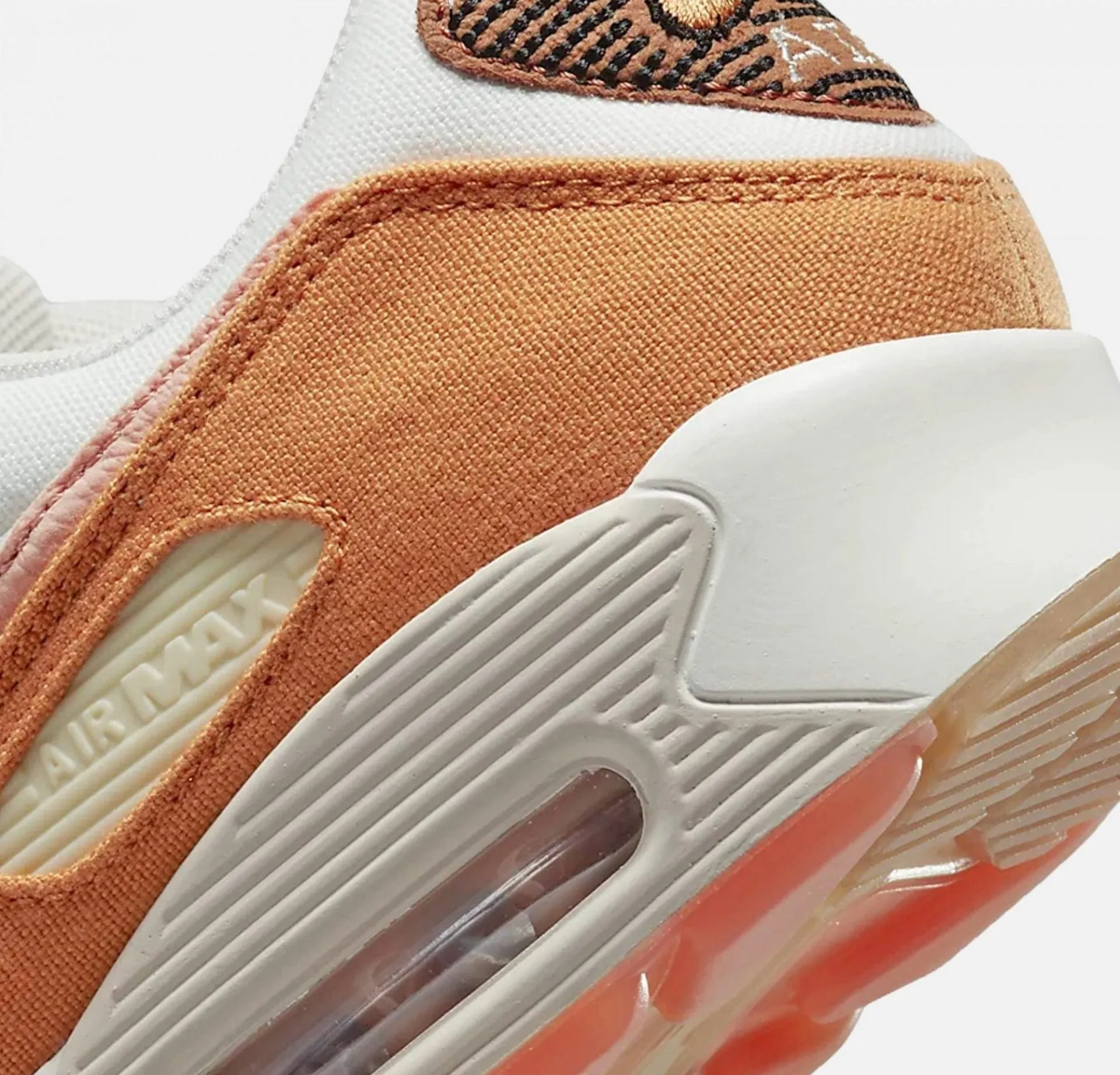 Nike | AIR MAX 90 SE  { SAIL / LIGHT OREWOOD BROWN