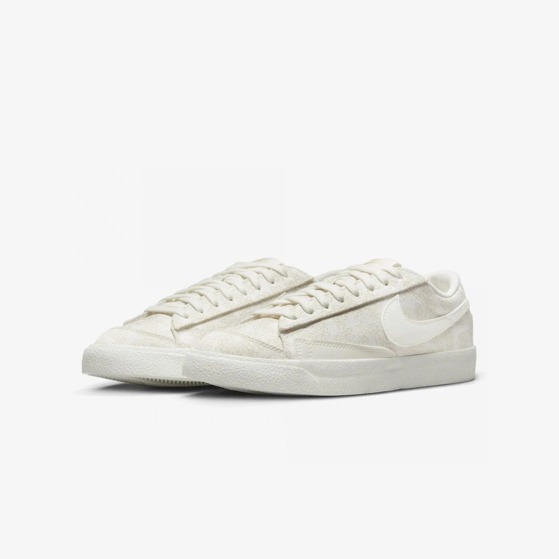 Nike | WMN'S BLAZER LOW '77 SE { FLOWER  EMBROIDERY