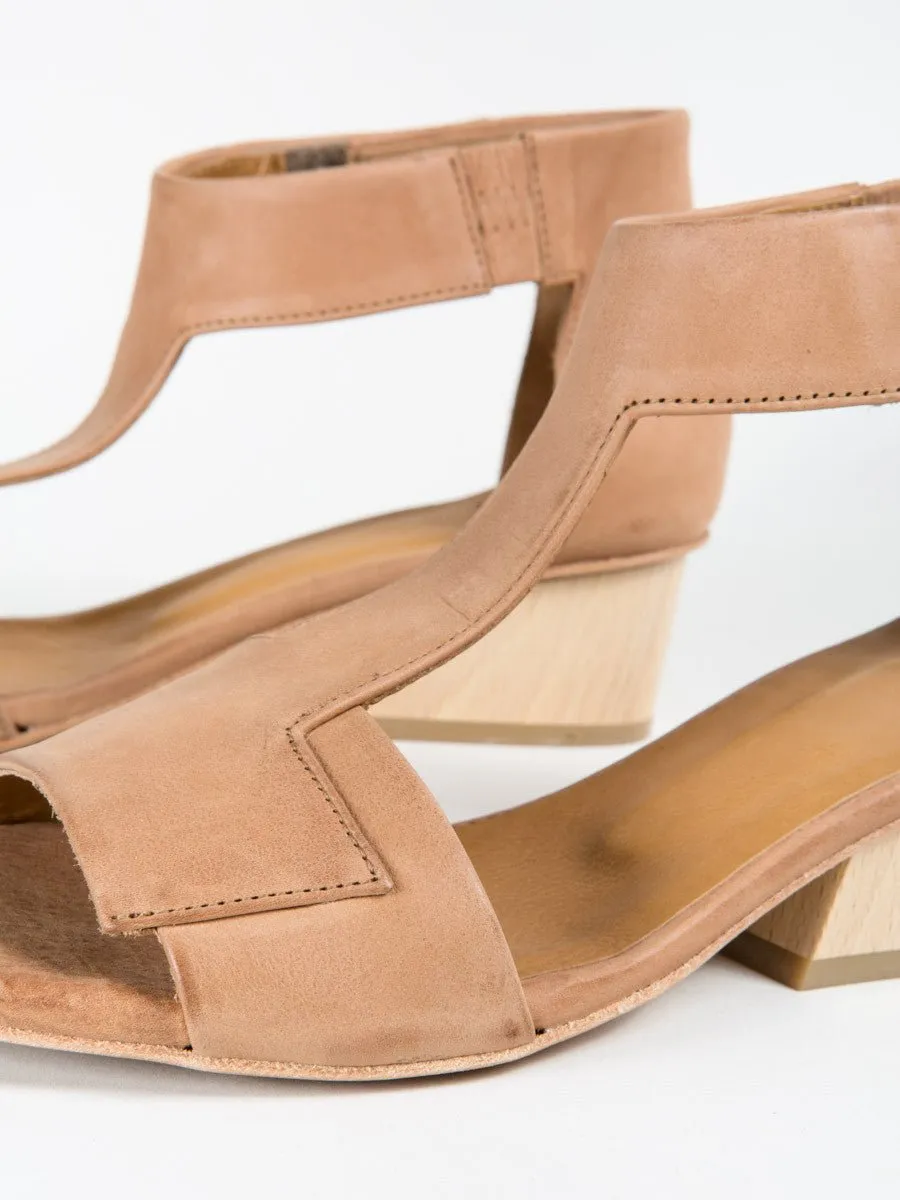 ollie sandal - tan